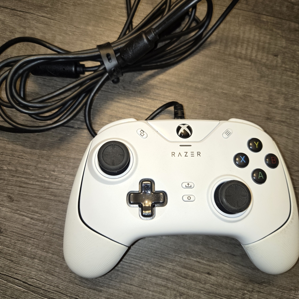 Razer Wolverine V2 Gaming controller